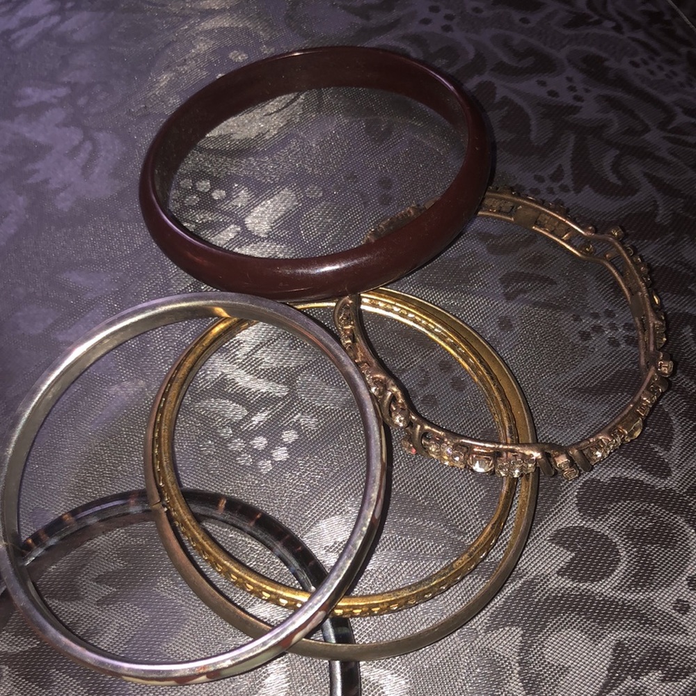 FREE bundle of bangles with $59 + purchase